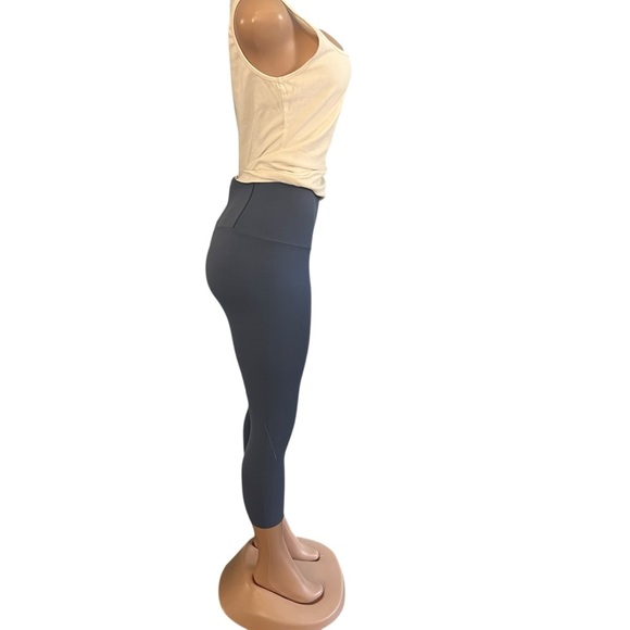 Nike Dri-FIT Zenvy Gentle Support High-Rise Cropped Leggings - Picture 5 of 9